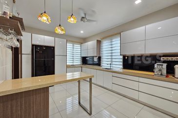 Amverton Park Bukit Rimau 60x90 Double Storey Bungalow House Fully Renovated Partial Furnished Gated Guarded