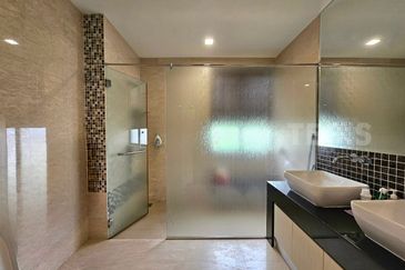 Amverton Park Bukit Rimau 60x90 Double Storey Bungalow House Fully Renovated Partial Furnished Gated Guarded