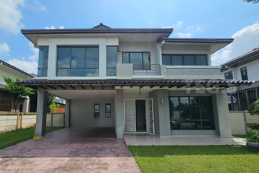 Amverton Park Bukit Rimau 60x90 Double Storey Bungalow House Fully Renovated Partial Furnished Gated Guarded