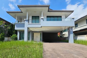Renovated Bungalow 2 Storey House Amverton Park Bukit Rimau 60x150 9000sf Gated Guarded
