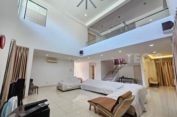 Renovated Bungalow 2 Storey House Amverton Park Bukit Rimau 60x150 9000sf Gated Guarded