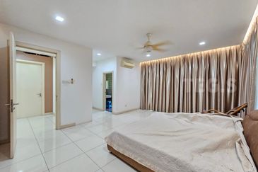 Renovated Bungalow 2 Storey House Amverton Park Bukit Rimau 60x150 9000sf Gated Guarded