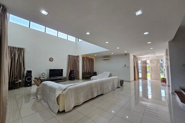 Renovated Bungalow 2 Storey House Amverton Park Bukit Rimau 60x150 9000sf Gated Guarded