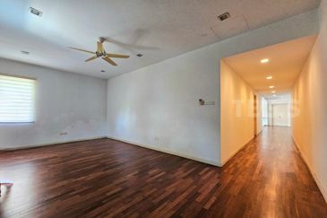 Renovated Bungalow 2 Storey House Amverton Park Bukit Rimau 60x150 9000sf Gated Guarded