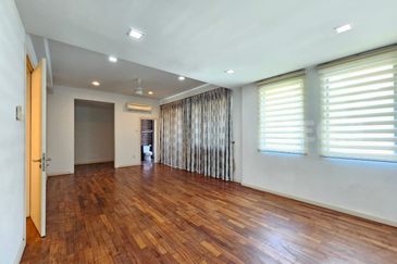 Renovated Bungalow 2 Storey House Amverton Park Bukit Rimau 60x150 9000sf Gated Guarded