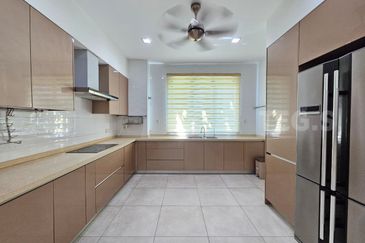 Renovated Bungalow 2 Storey House Amverton Park Bukit Rimau 60x150 9000sf Gated Guarded