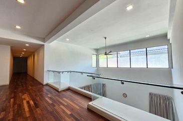 Renovated Bungalow 2 Storey House Amverton Park Bukit Rimau 60x150 9000sf Gated Guarded