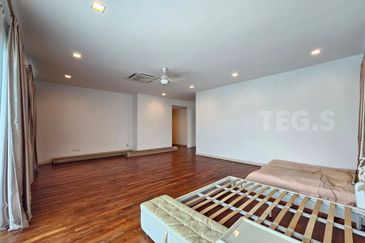 Renovated Bungalow 2 Storey House Amverton Park Bukit Rimau 60x150 9000sf Gated Guarded