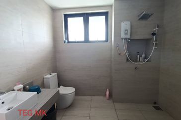 Grand Idaman Sentosa Klang 3 Storey House Superlink Non Flood Gated Guarded