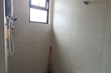 Grand Idaman Sentosa Klang 3 Storey House Superlink Non Flood Gated Guarded