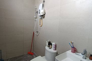 Grand Idaman Sentosa Klang 3 Storey House Superlink Non Flood Gated Guarded