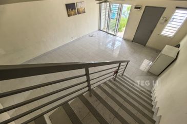 Greenhills Bukit Rimau Double Storey House 18x62.5 Gated Guarded Freehold 