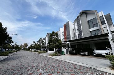 Lucent Residence @ twentyfive.7