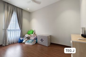 Setia Alam Sunsuria Residence Biggest Layout 1195sf 4 Bedrooms 2 Bathrooms Fully Renovated Furnished Gated Guarded