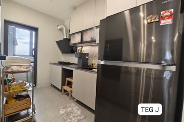 Setia Alam Sunsuria Residence Biggest Layout 1195sf 4 Bedrooms 2 Bathrooms Fully Renovated Furnished Gated Guarded