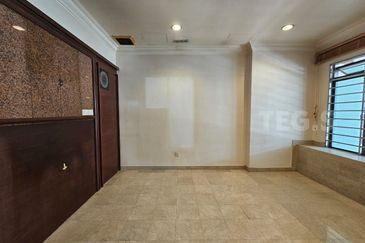 Renovated Extended Gated Guarded Eria Villas Kota Kemuning Shah Alam Double Storey Semi Detached House 4123sf