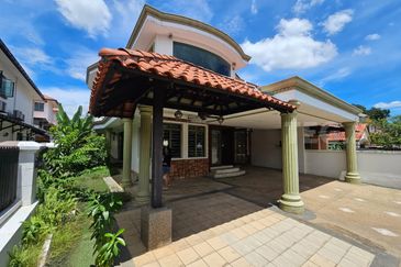 Renovated Extended Gated Guarded Eria Villas Kota Kemuning Shah Alam Double Storey Semi Detached House 4123sf