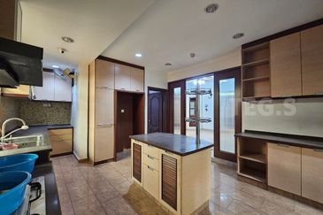 Renovated Extended Gated Guarded Eria Villas Kota Kemuning Shah Alam Double Storey Semi Detached House 4123sf