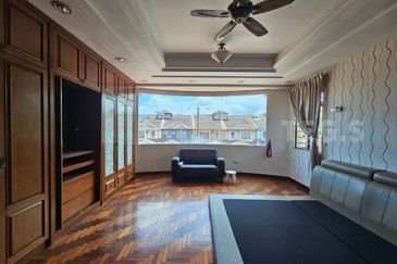 Renovated Extended Gated Guarded Eria Villas Kota Kemuning Shah Alam Double Storey Semi Detached House 4123sf