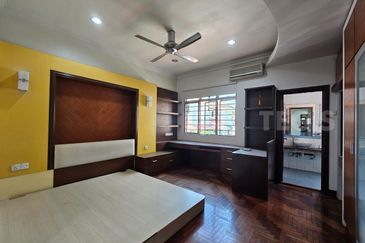 Renovated Extended Gated Guarded Eria Villas Kota Kemuning Shah Alam Double Storey Semi Detached House 4123sf