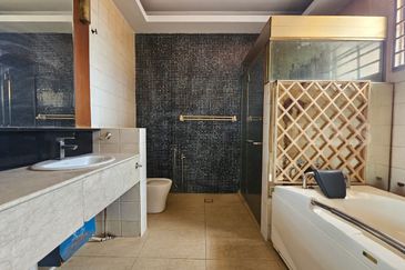 Renovated Extended Gated Guarded Eria Villas Kota Kemuning Shah Alam Double Storey Semi Detached House 4123sf