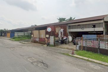 Pekan Meru Klang Near Top Glove Factory 1.5 Storey Light Industrial Factory Freehold  24 x 80