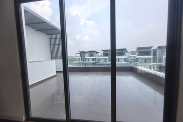 Broadleaf (alam Kemuning)