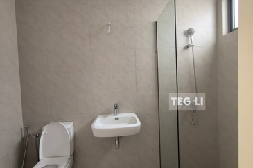 Broadleaf (alam Kemuning)