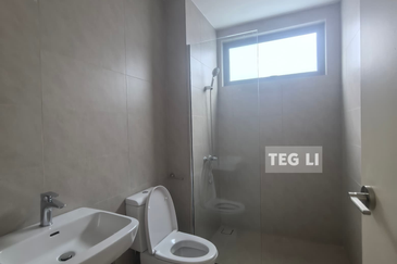 Broadleaf (alam Kemuning)