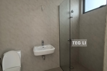 Broadleaf (alam Kemuning)