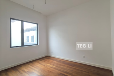 Broadleaf (alam Kemuning)