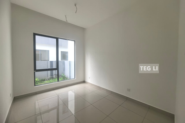 Broadleaf (alam Kemuning)