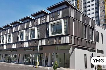 Tenanted Good For Investment Bukit Raja Klang Astaka 2 Storey Shop Lot 22x69 Freehold 