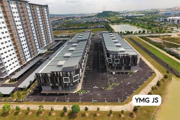 Tenanted Good For Investment Bukit Raja Klang Astaka 2 Storey Shop Lot 22x69 Freehold 