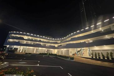 Triowalk Bukit Tinggi Klang Ground Floor Shop Lot Facing Main Road Near Aeon Lrt 1023sf Brand New