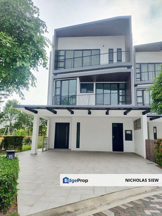 Senibong Cove Lagoon Residence 3 Storey House for Sale RM2,200,000 By