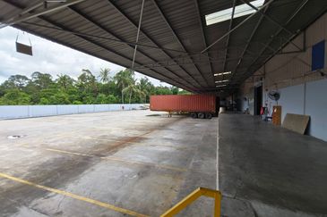 Pekan Nenas factory warehouse 