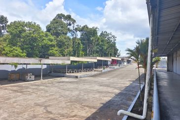 Pekan Nenas factory warehouse 