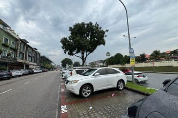 Jalan Austin Heights