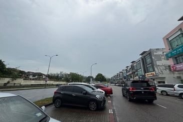 Jalan Austin Heights