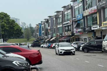 Jalan Austin Heights