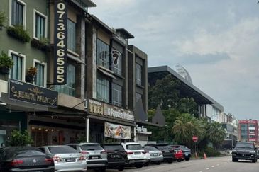 Jalan Austin Heights