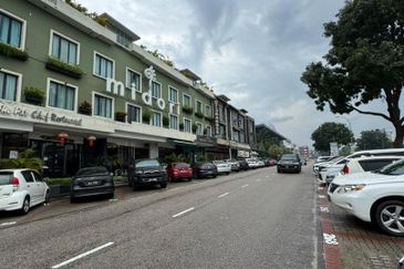 Jalan Austin Heights