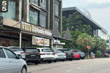 Jalan Austin Heights