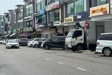 Jalan Austin Heights