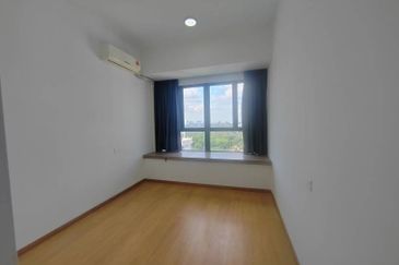 Baypoint @ Country Garden Danga Bay