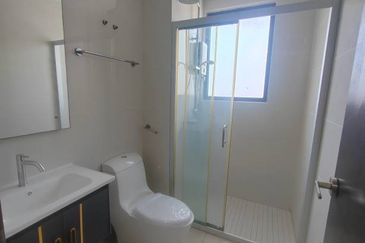 Baypoint @ Country Garden Danga Bay