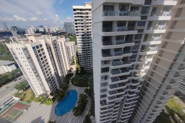 Baypoint @ Country Garden Danga Bay