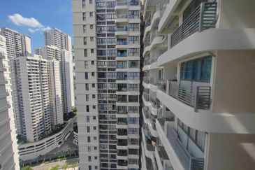 Baypoint @ Country Garden Danga Bay