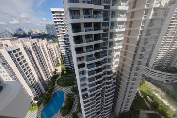 Baypoint @ Country Garden Danga Bay